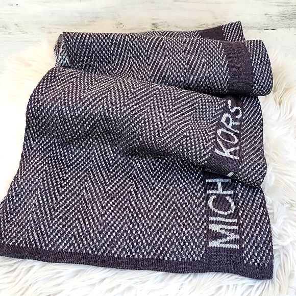 Michael Kors Accessories - EUC MICHAEL KORS METALLIC SCARF
